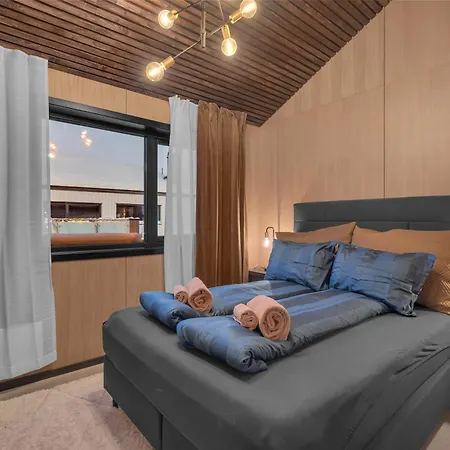 Apartment Signature Townhouse For Luxury Living Arctic Seasons *